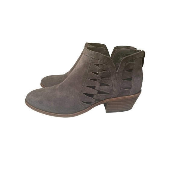 Vince Camuto Peera Cutout Ankle Bootie Boots Suede Leather Graystone Size 8.5M - Picture 3 of 7